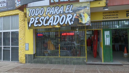 Robaron en un local de caza y pesca y se llevaron un rifle de aire comprimido