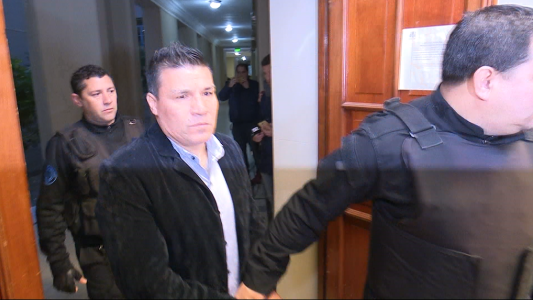 Con gestos desafiantes y amenazas a la prensa de Carlos Baldomir, comenzó el juicio oral
