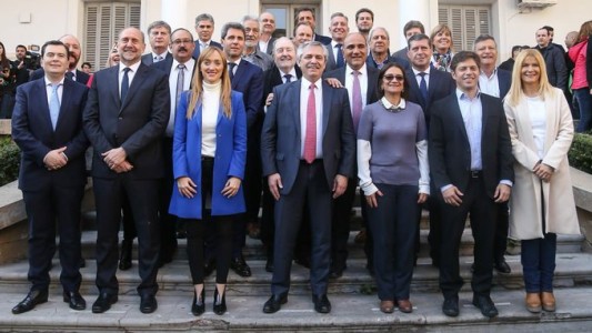 Alberto Fernández y Omar Perotti firmaron un acta compromiso en Rosario