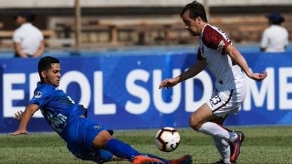 Colón no pudo sostener el empate y perdió sobre el final ante Zulia