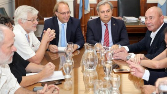 Sin acuerdo entre gobierno y gremio por el pase a planta de contratados