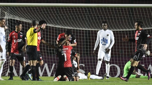 Colón se despertó en el segundo tiempo, goleó y está en semifinales de la Copa
