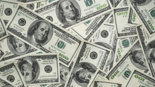 Después de un lunes a puro vértigo, el dólar terminó la semana en baja