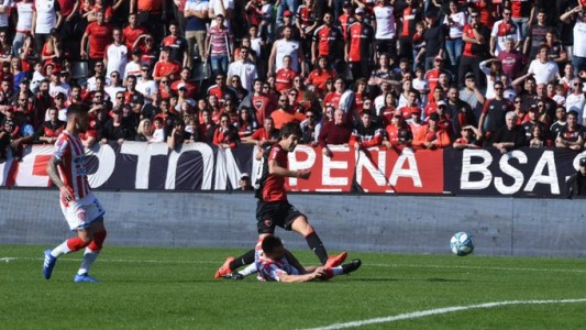 Newell's fue superior a Unión en Rosario y lo venció por 2 a 0
