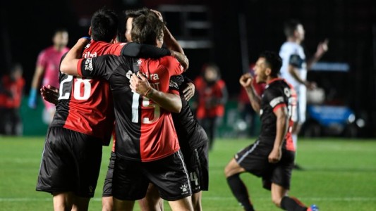 Con el último suspiro, Colón pudo festejar ante Gimnasia de La Plata