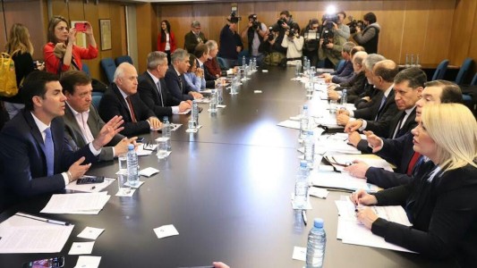 Gobernadores rechazaron "la quita de recursos a las provincias argentinas"