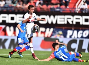 Unión terminó con nueve y volvió a perder en la Superliga