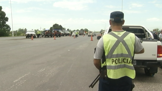 Tres policías viales fueron detenidos por extorsionar a una familia en la ruta 11