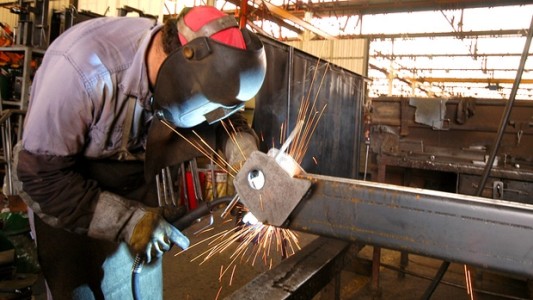 Industriales sostienen que el sector tendrá problemas para pagar el bono