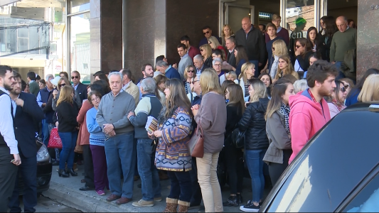 Escenas de profundo dolor en el velatorio de Julio Cabal, el comerciante asesinado ayer