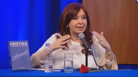 El Gobierno formalizó la decisión de Cristina Kirchner de renunciar a su sueldo