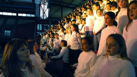 Mega concierto de niños cantores y coro de docentes