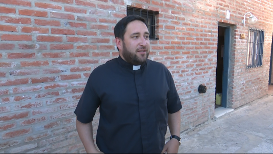 Ni el cura se salvó: Dos motochorros asaltaron a un sacerdote en B° La Esmeralda