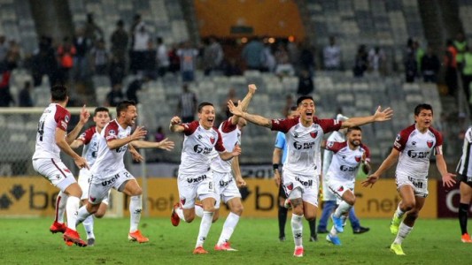 El mensaje de Burian a los hinchas sabaleros: "¡Qué tomen porrón!"