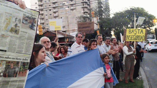 Marcha de vecinos de Candioti y 7 Jefes para pedir mayor seguridad