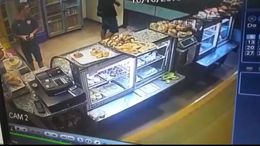 Mientras se hacía la marcha, asaltaban una panadería en barrio Candioti