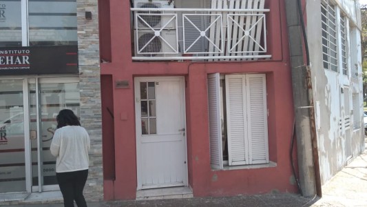 Robaron una valiosa guitarra y computadoras en Barrio Candioti