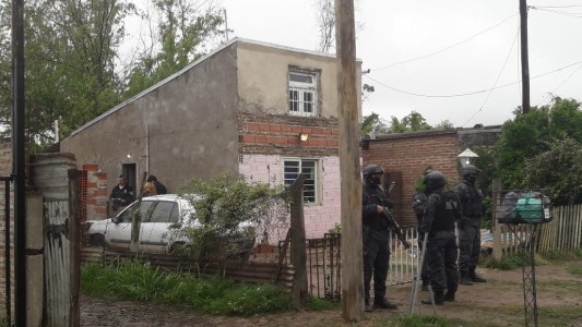 Se realizaron 41 allanamientos simultáneos en tres barrios de la ciudad