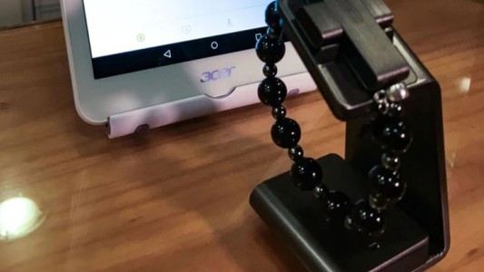 El Vaticano lanzó un rosario inteligente que funciona con el celular que desarrolló un argentino