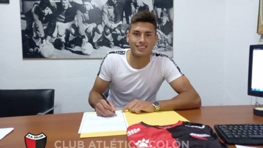 Pierotti firmó su primer contrato profesional como jugador de Colón