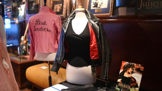 Atención nostálgicos: Subastaron en 400 mil dólares las prendas que usó Olivia Newton John en  "Grease"