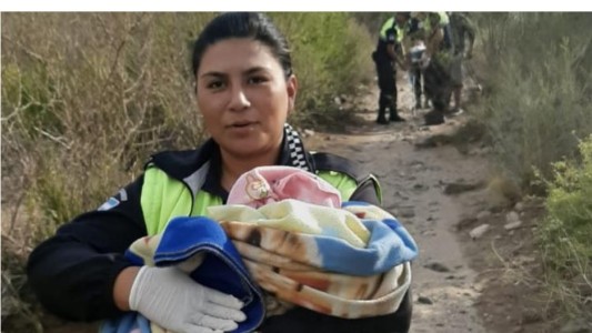 Rescate en la montaña: policías salvaron a una recién nacida con principio de hipotermia