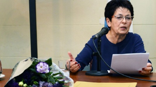 Presentan el libro "Querido país de mi infancia" en Santa Fe