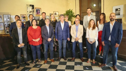 Jatón presentó a los hombres y mujeres que lo acompañarán en la gestión