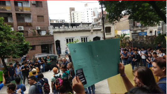 Otra protesta de la comunidad educativa del Colegio Nacional Simón de Iriondo