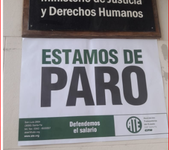Protesta de empleados en el Ministerio de Justicia