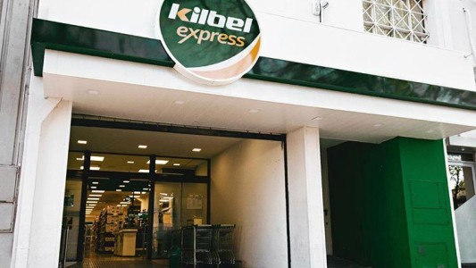 Dos personas asaltaron un supermercado en Juan de Garay al 3300