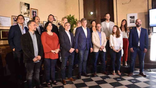 "Los funcionarios de este gobierno van a estar en los barrios", dijo Jatón