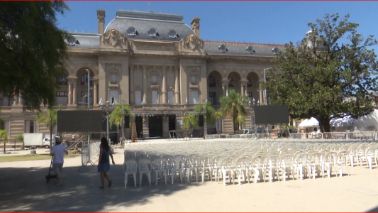Todo listo para el acto de esta tarde en Plaza de Mayo