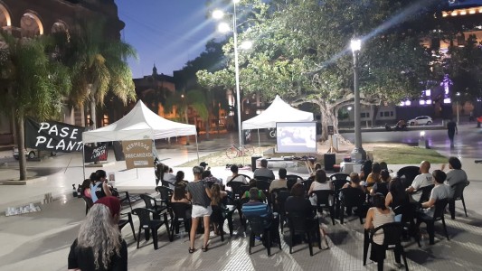 Precarizados y contratados de la provincia realizaron la “Vigilia y Festival por el Pase a Planta”