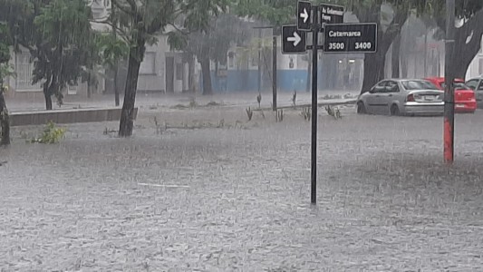 La historia se repite: En Catamarca y Avenida Freyre se llenó de agua