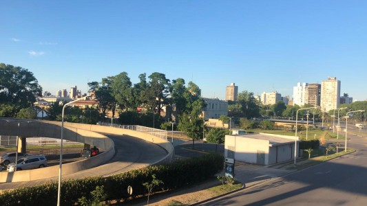 Una jornada calurosa será el anticipo de la lluvia de la ciudad