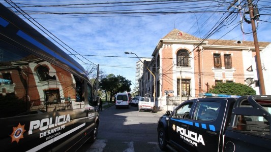 Video: Violento asalto a una mujer en la puerta de un edificio santafesino