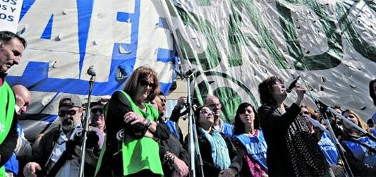 Quejas de diferentes gremios por el cronograma de pagos en la provincia