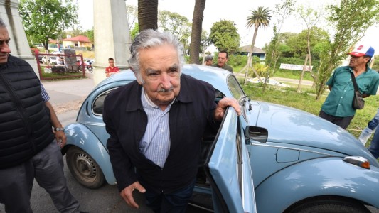 Uruguay: Pepe Mujica rechazó la iniciativa de Lacalle Pou y no quiere "traer 100 mil cagadores argentinos"