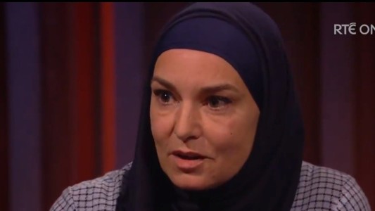 Sinead O'Connor reapareció en la TV irlandesa: "Estuve en serio peligro de muerte"