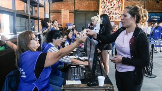 En la primera jornada, entregaron más de 2.600 tarjetas Alimentar en Rosario