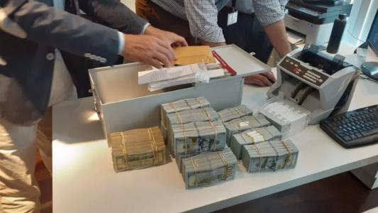 Córdoba: detienen a 4 ejecutivos bancarios con armas, oro y 1,3 millones de dólares en una financiera ilegal