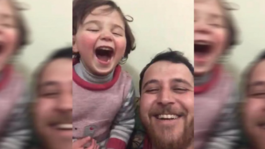 Como en “La vida es bella”: un padre sirio le hizo creer a su hija que la guerra es un juego