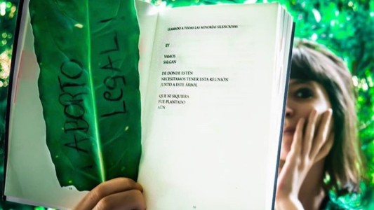 Desde Cuba, Florencia Kirchner convocó al pañuelazo por el aborto: "Ahora que tenemos nuevamente Ministerio de Salud"