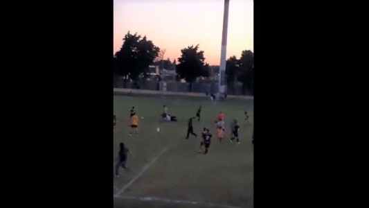 VIDEO: jugadores y cuerpo técnico terminaron en el hospital tras una batalla campal en San Pedro