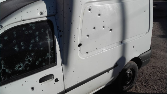 Balacera en La Guardia: Ráfagas de disparos contra una camioneta y una vivienda