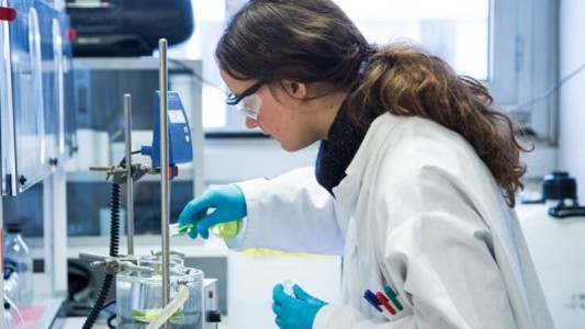 Mujeres están a cargo del 70% de los trabajos en investigación y desarrollo