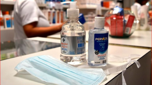 Por el coronavirus escasean los barbijos y el alcohol en gel en las farmacias de la ciudad