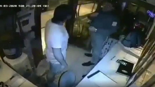 Le rompió el tabique a un guardia de seguridad que le señaló que no estaba cumpliendo la cuarentena por coronavirus