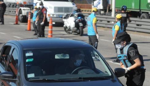 ¿Qué deben presentar los cuidadores de personas mayores para circular?